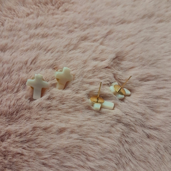 Handmade Mother of Pearl Cross - Picture 3 of 4